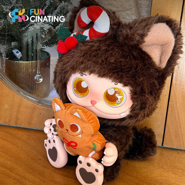 GISMOW Cocoa Gingerbread vinyl plush doll holding its gingerbread cushion