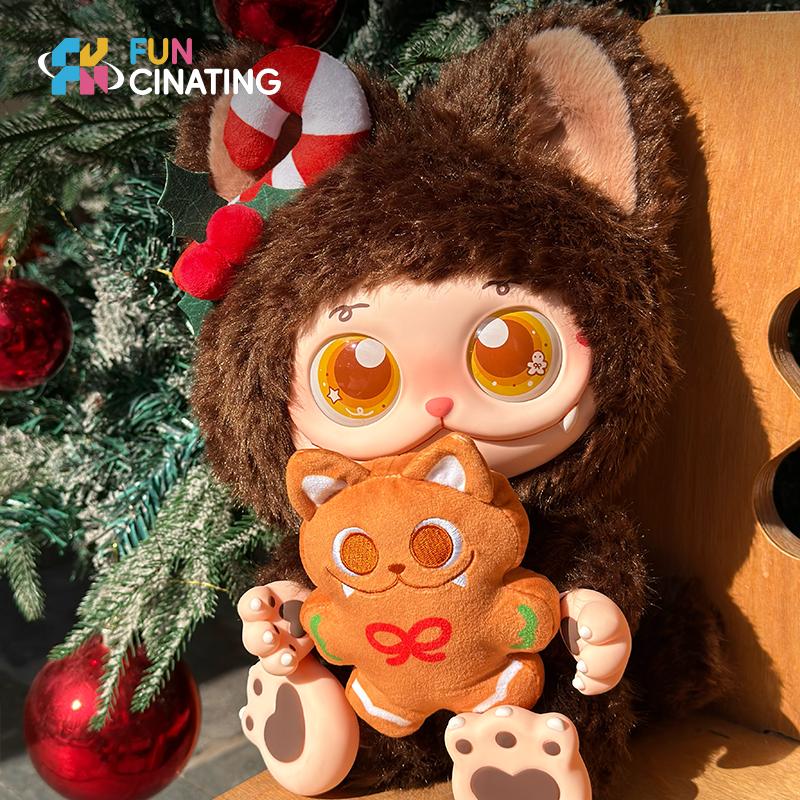 Cocoa Gingerbread amber eyes and gingerbread cushion close-up