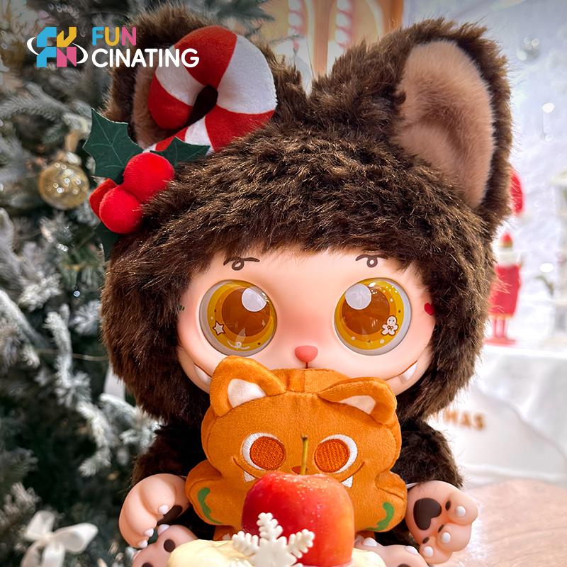 Close-up of GISMOW Cocoa Gingerbread with a holiday dessert